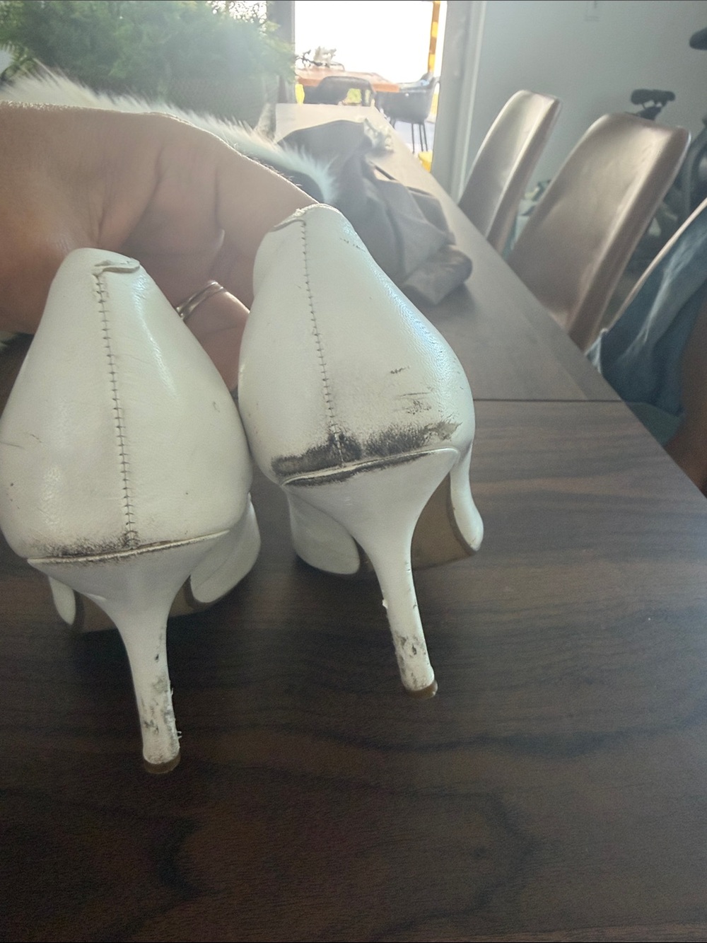 GUESS White Pointed Toe Leather Pumps - Picture 4 of 8